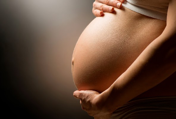 Photographie source : ventre de femme enceinte